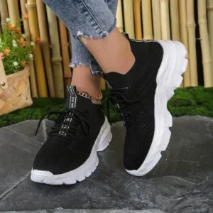 Fashionpared Women Fashionable Casual Solid Color Lace-Up Sneakers